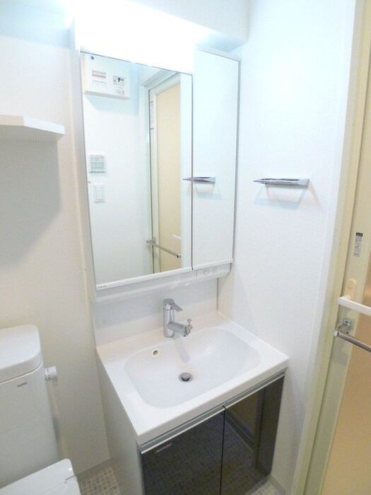 ＧＥＮＯＶＩＡ三郷駅前の物件内観写真