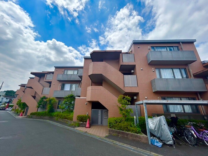 ドルフ南本宿Ⅱの物件外観写真