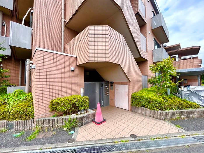 ドルフ南本宿Ⅱの物件外観写真