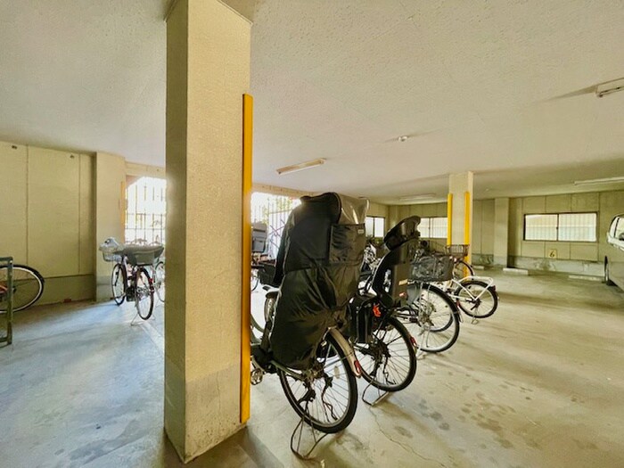 クレインカワイマンションの物件外観写真