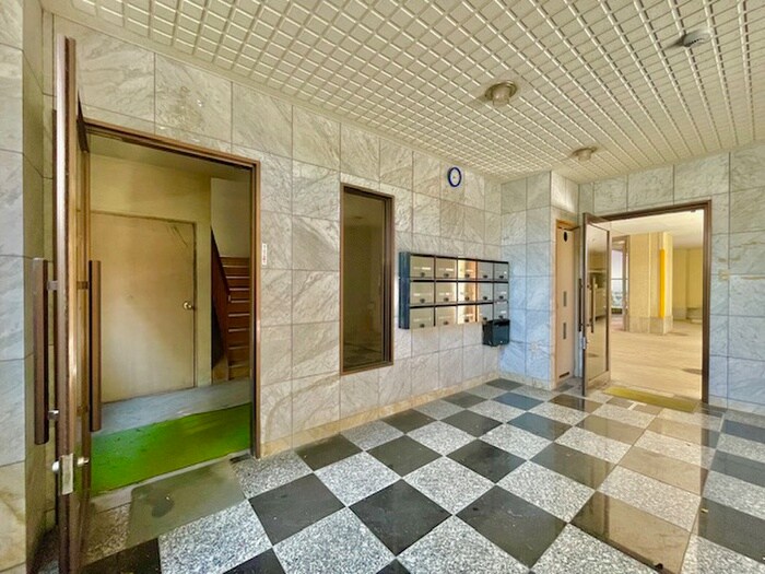 クレインカワイマンションの物件外観写真