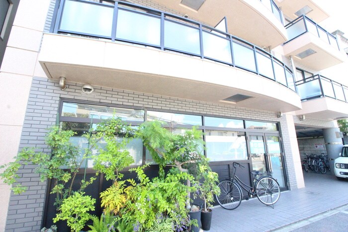 英和ビルの物件外観写真