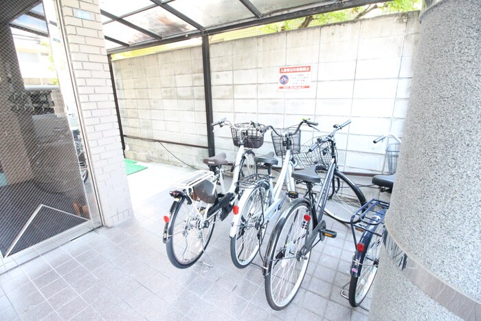 英和ビルの物件外観写真