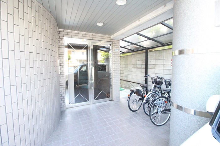 英和ビルの物件外観写真