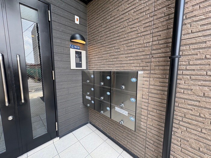 セレニティ荒本B棟の物件外観写真