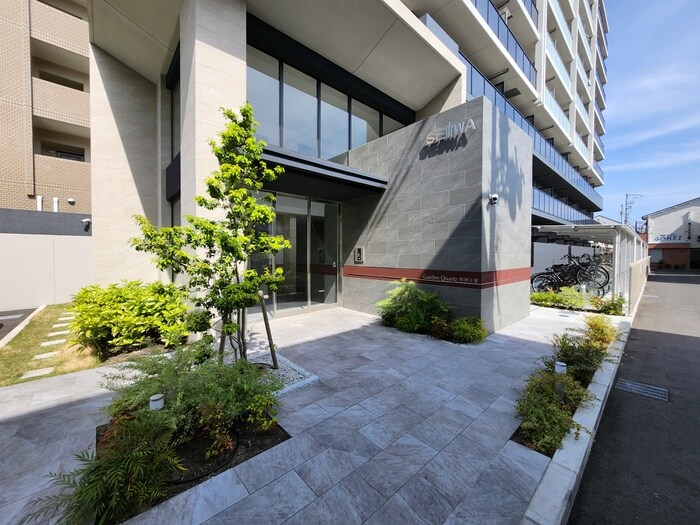 ガーデンクォーツ摂津正雀の物件外観写真