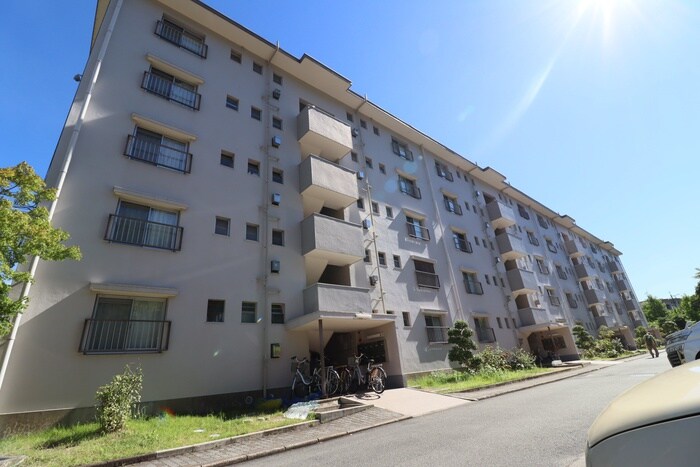 箕面如意谷住宅19号棟(506)の物件外観写真