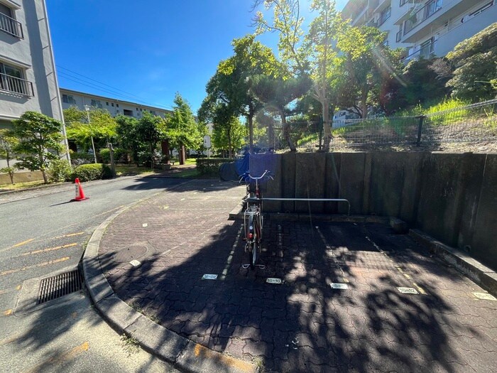 箕面如意谷住宅19号棟(506)の物件外観写真