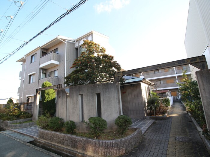 ランスロット　ファミールの物件外観写真