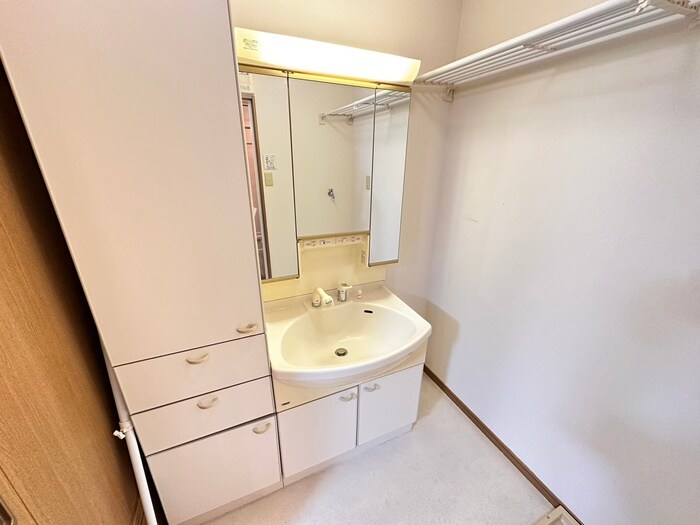 下瓦町貸家の物件内観写真