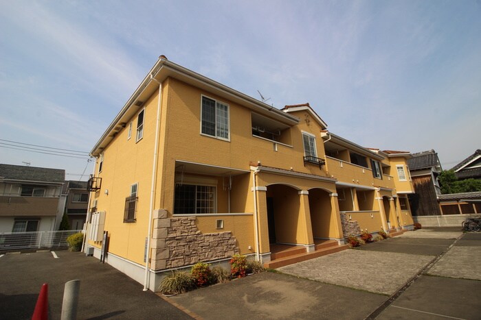 メルシ－ボンジョルネＡ棟の物件外観写真