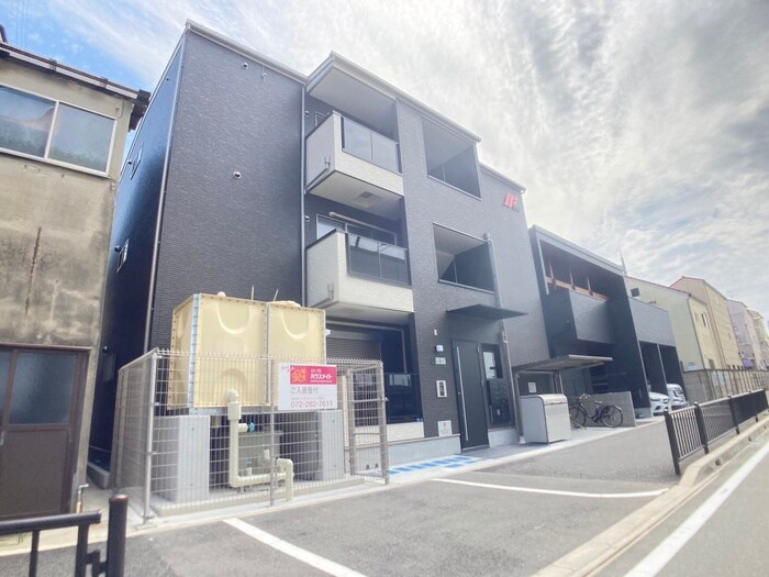 メゾン・プラスワンの物件外観写真