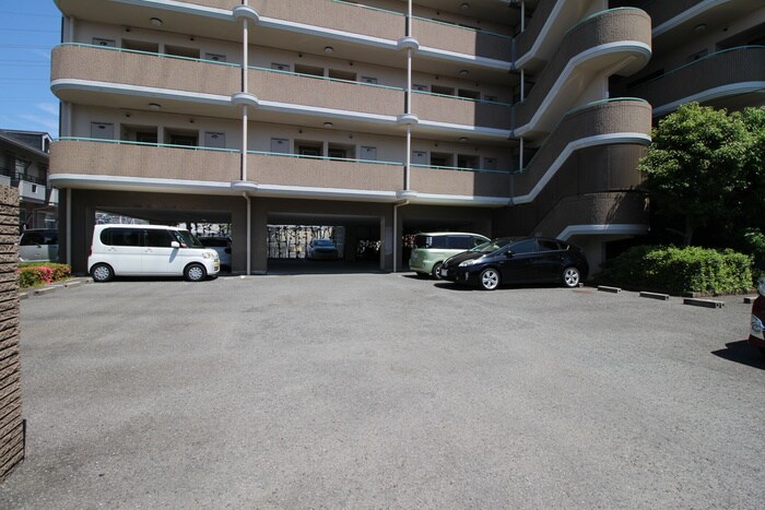 リヴ・ロイヤルの物件外観写真