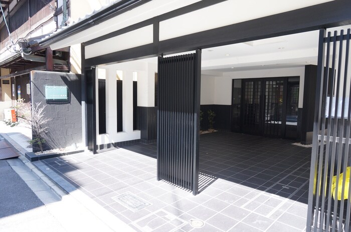 ロイヤルステイツ御所南の物件外観写真