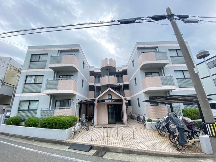 ラ・メゾンクレ－ルの物件外観写真