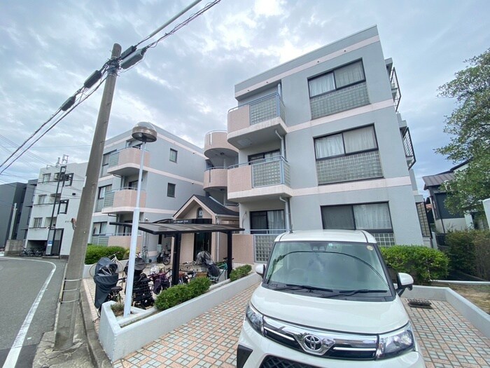 ラ・メゾンクレ－ルの物件外観写真