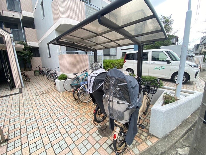 ラ・メゾンクレ－ルの物件外観写真