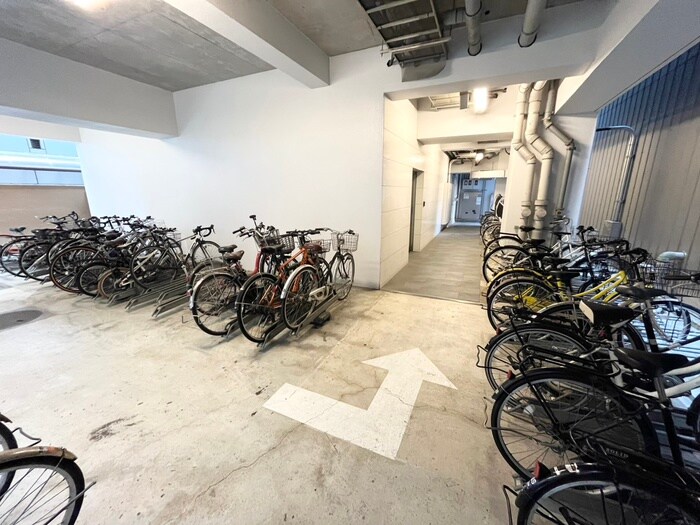 アスール江坂３ｒｄの物件外観写真