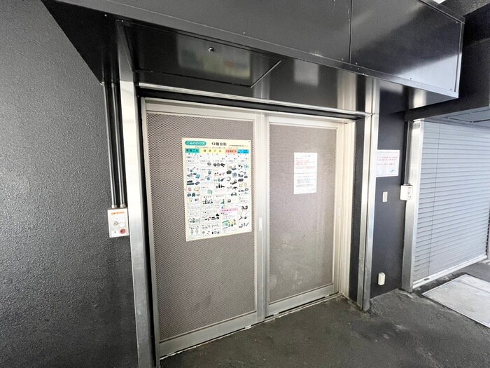 アスール江坂３ｒｄの物件外観写真