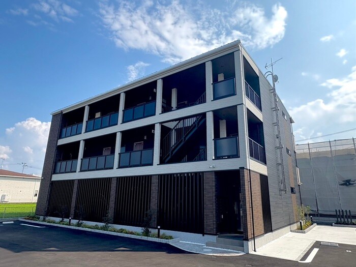 ウエストコミタリアⅢの物件外観写真