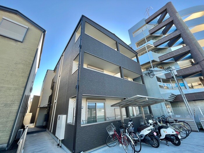 エステイトE桂川A棟の物件外観写真