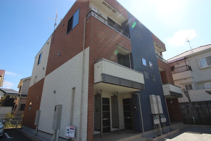 ストラーダ　ディ　ラピスの物件外観写真