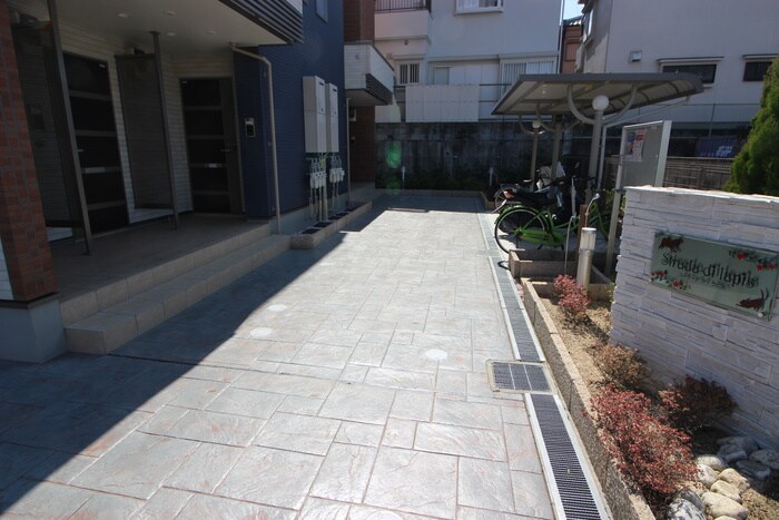 ストラーダ　ディ　ラピスの物件外観写真