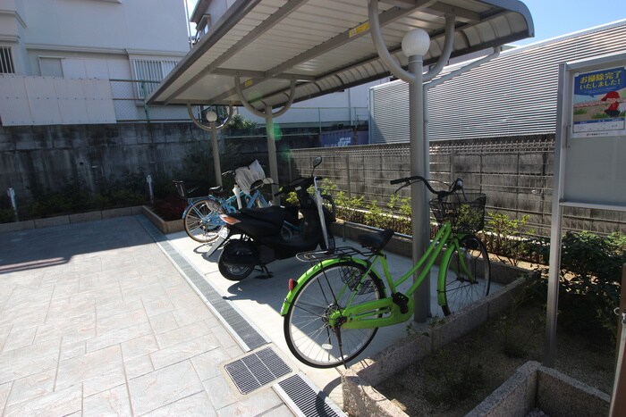 ストラーダ　ディ　ラピスの物件外観写真