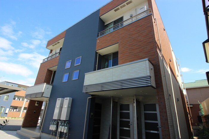 ストラーダ　ディ　ラピスの物件外観写真