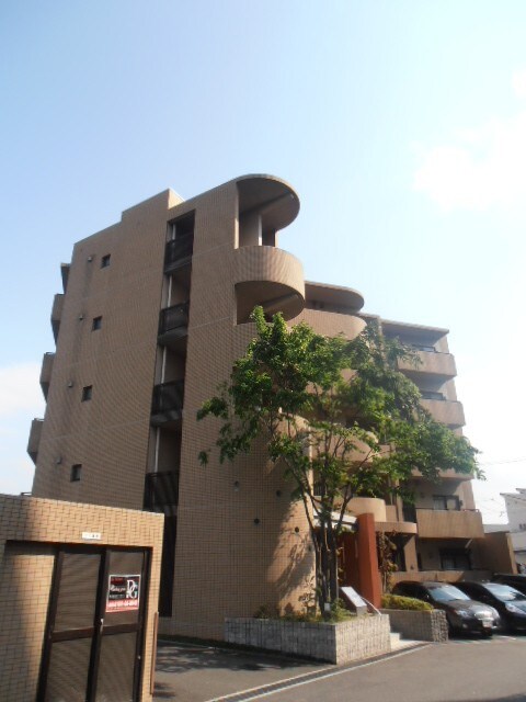 デイグラン枚方公園の物件外観写真