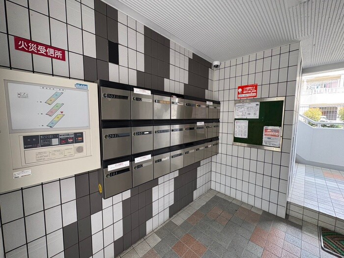 松岡マンション２の物件外観写真