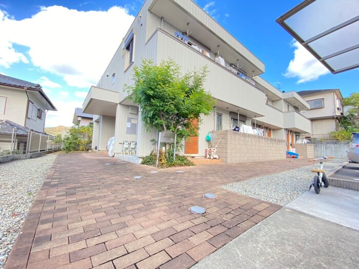 シロイエ石切の物件外観写真