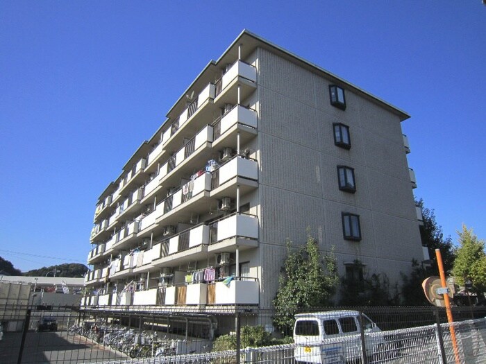 メゾン勧修の物件外観写真