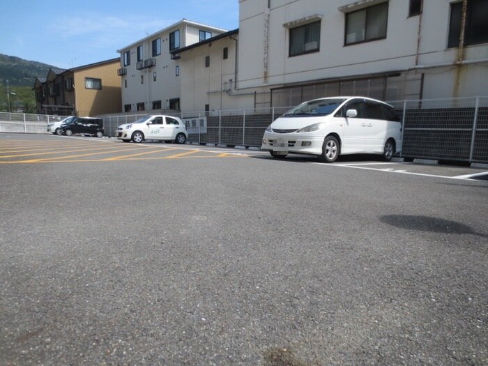 メゾン勧修の物件外観写真