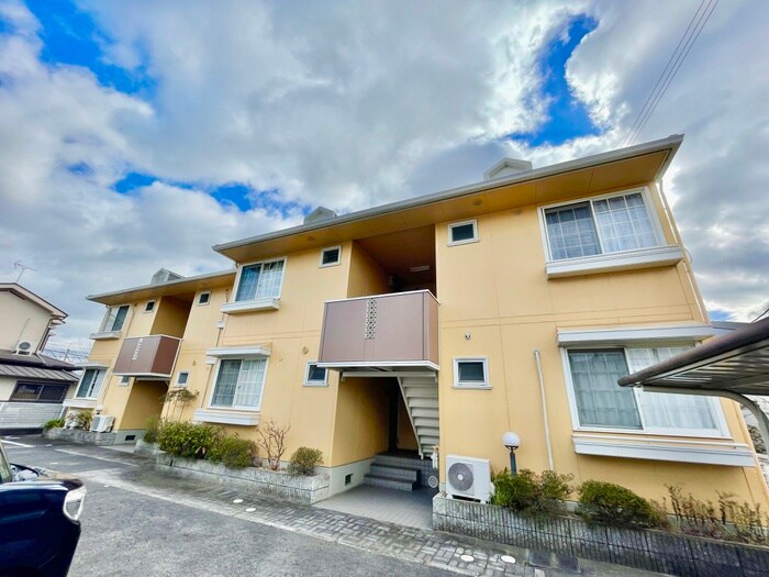 ルミエ－ル安満の物件外観写真