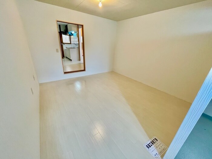 寝屋川市寿町貸家の物件内観写真