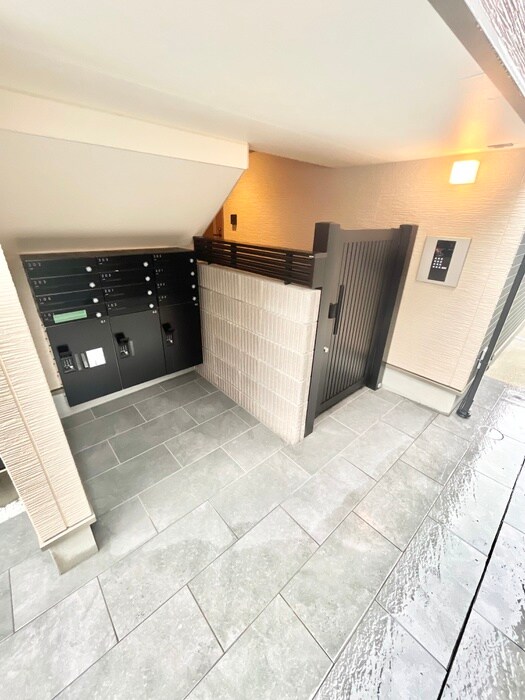 L-BASE本町の物件外観写真