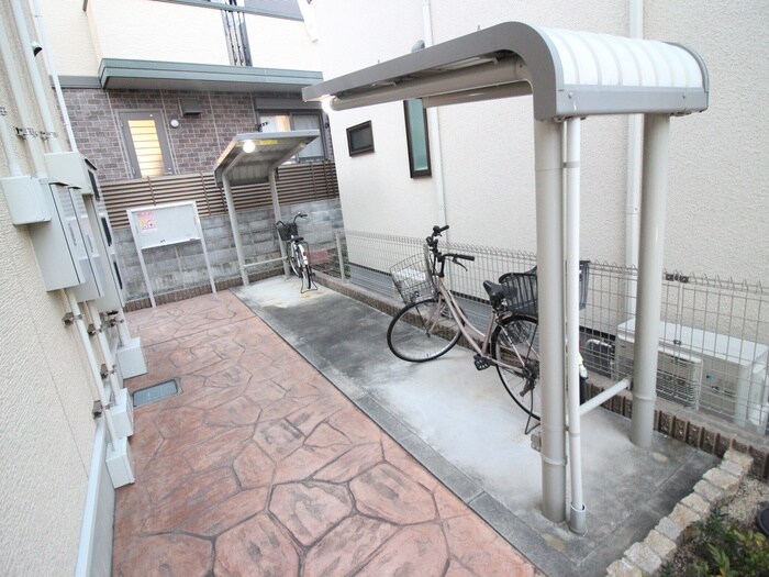 サニー離宮前の物件外観写真