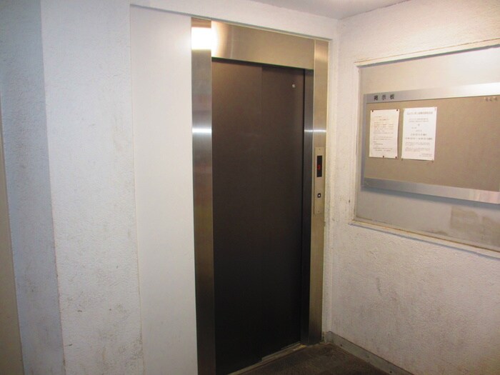 フレンズマンションの物件外観写真