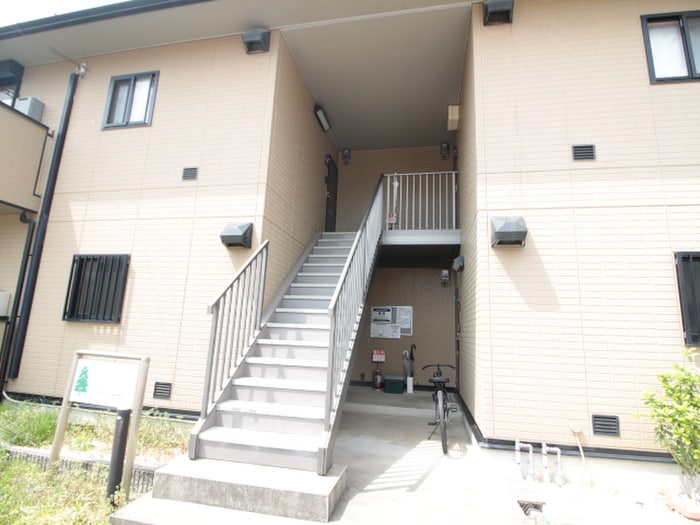 ハイツ・ツゥ・サティの物件外観写真