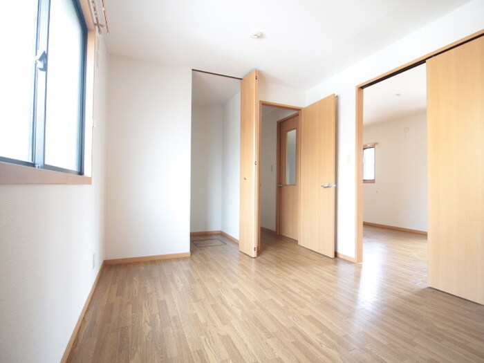 ハイツ・ツゥ・サティの物件内観写真