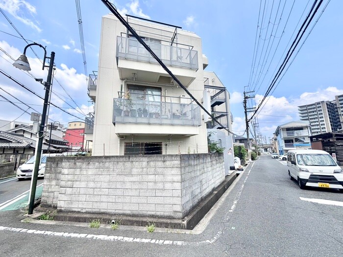 プレアール星田　西側の物件外観写真