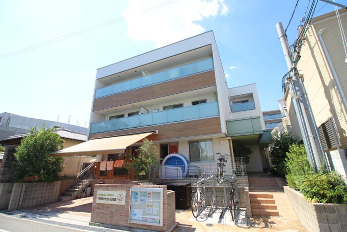 Lumbini桜塚の物件外観写真