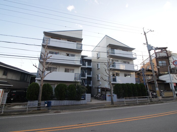 ２０ＨＯＵＳＥの物件外観写真