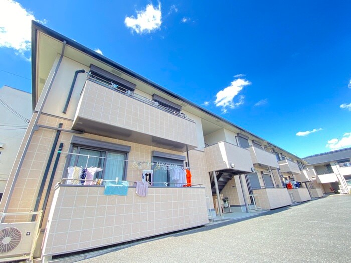 カ－サジュネスＡ棟の物件外観写真