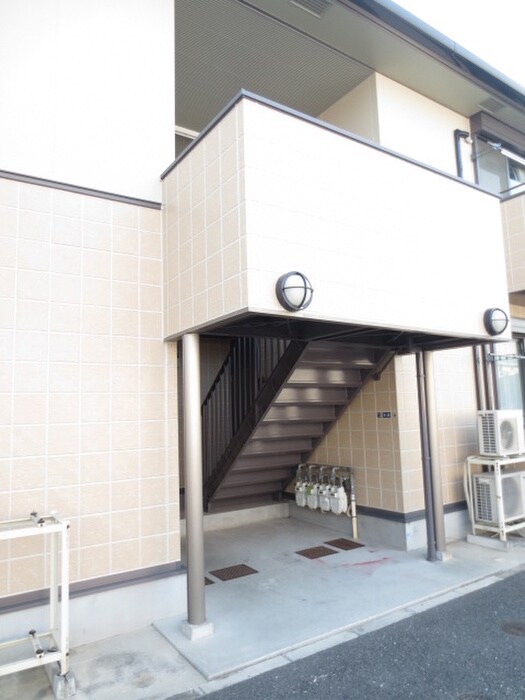 カ－サジュネスＡ棟の物件外観写真