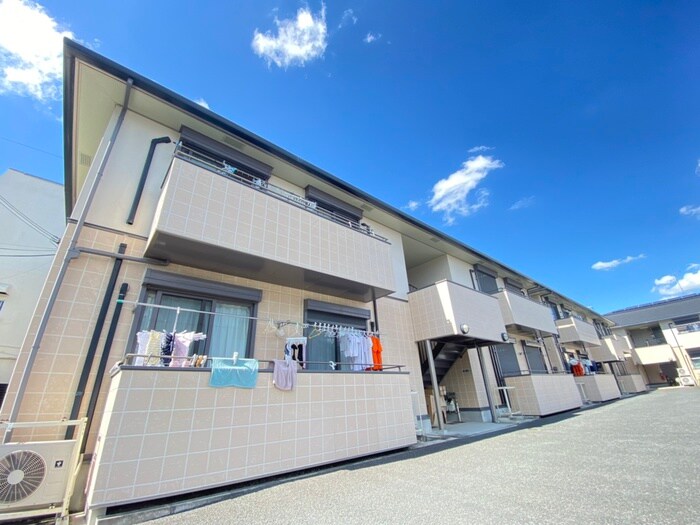 カ－サジュネスＡ棟の物件外観写真