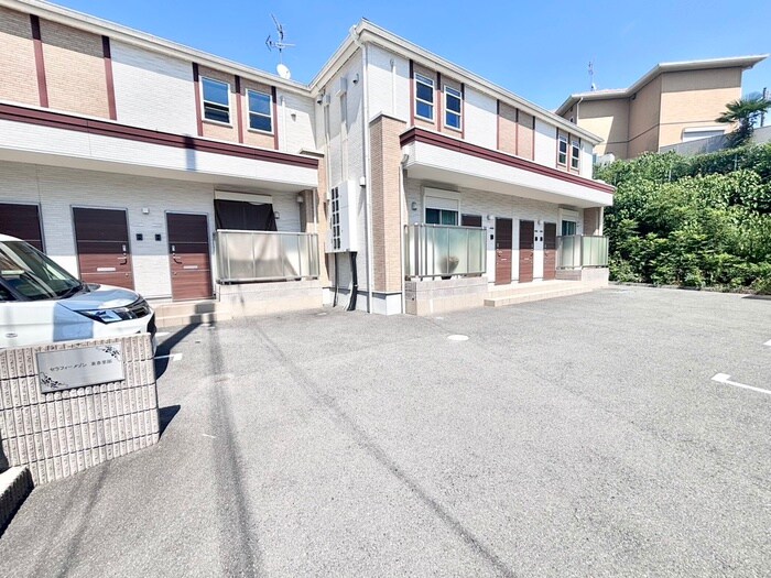 セラフィーメゾン東香里園の物件外観写真