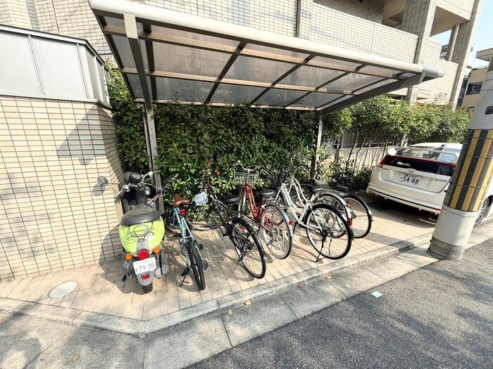 ブル－ム江坂の物件外観写真