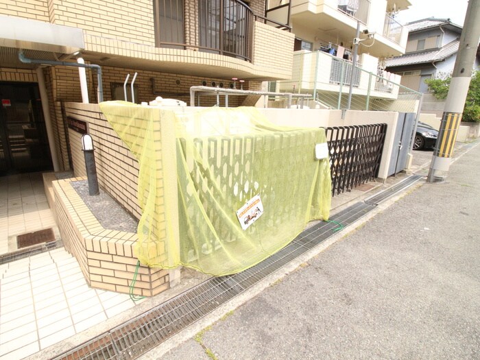 サンフラッツ南桜塚の物件外観写真